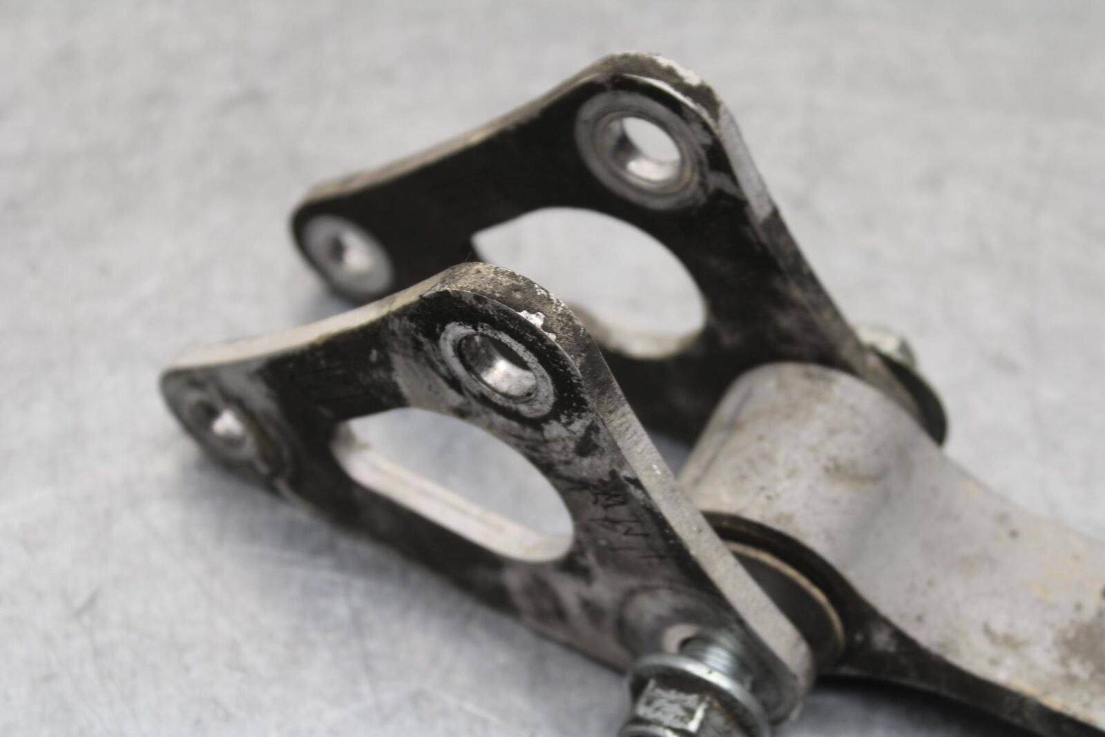 11-23 SUZUKI GSXR 750 REAR DOGBONE SHOCK LINKAGE LINK BB630