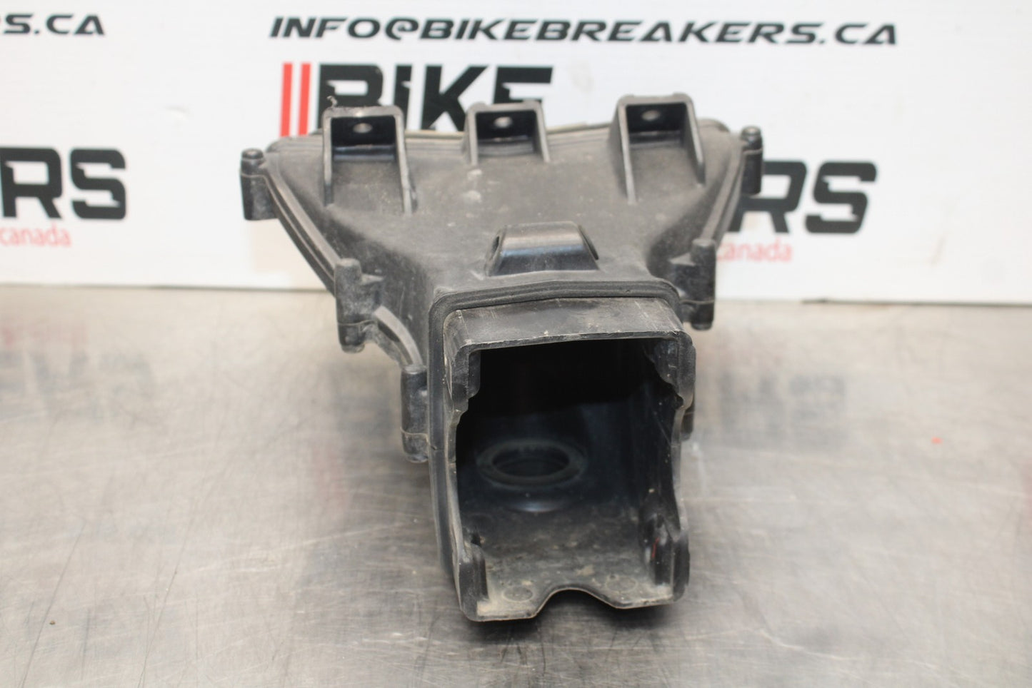 08 KAWASAKI NINJA ZX10R RAM AIR INTAKE TUBE DUCT BB201