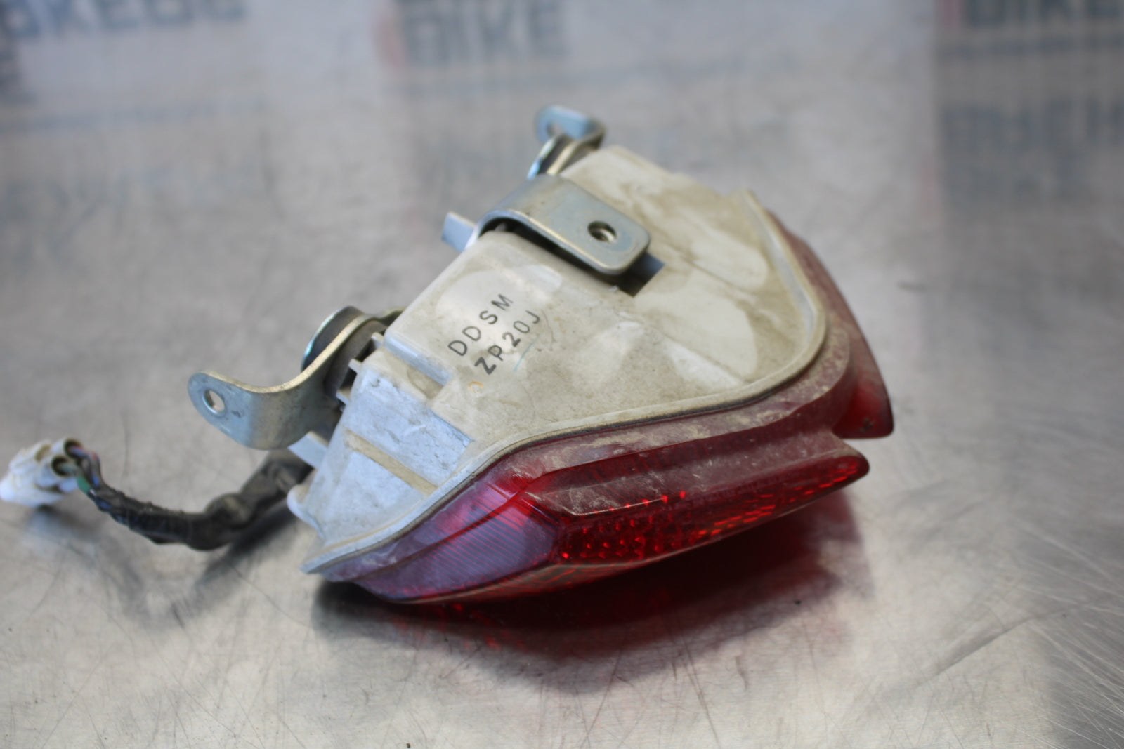 11 SUZUKI GSXR1000 REAR TAIL TAILLIGHT BACK BRAKE LIGHT BB142