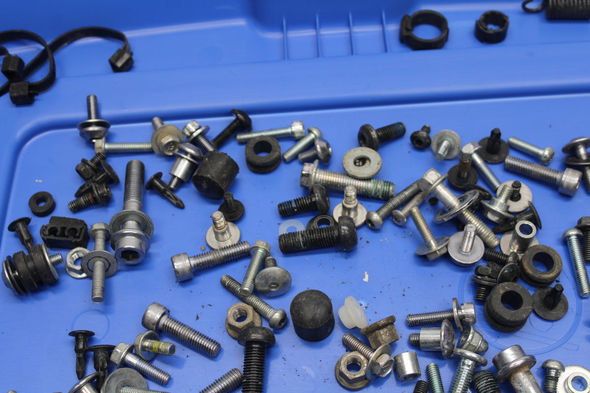 14-17 YAMAHA FZ09 MOUNTING BOLTS HARDWARE MOTOR SCREWS BB111
