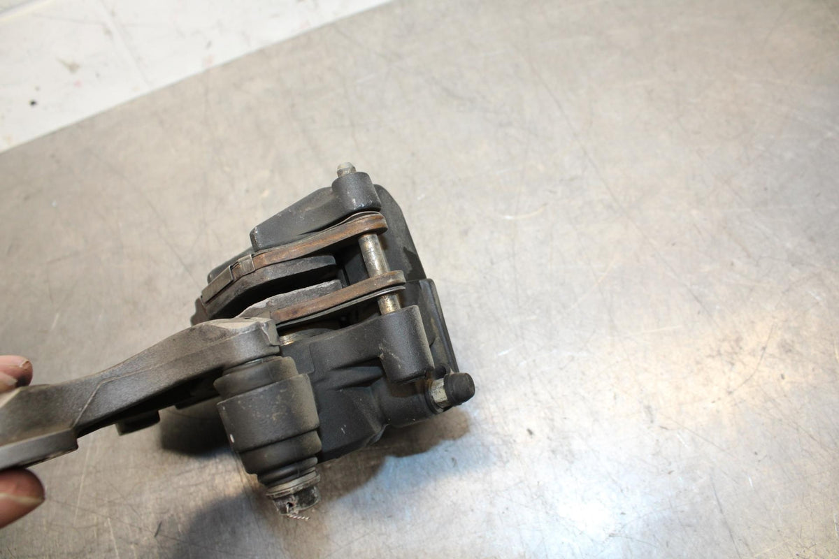 05 YAMAHA YZF R6S REAR BACK BRAKE CALIPER W MOUNT BRACKET BB600