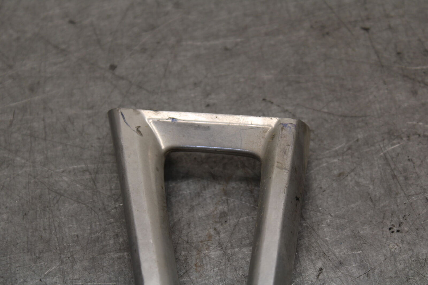 08-09 YAMAHA YZF R6S LEFT REAR BACK PASSENGER PEG  BB690
