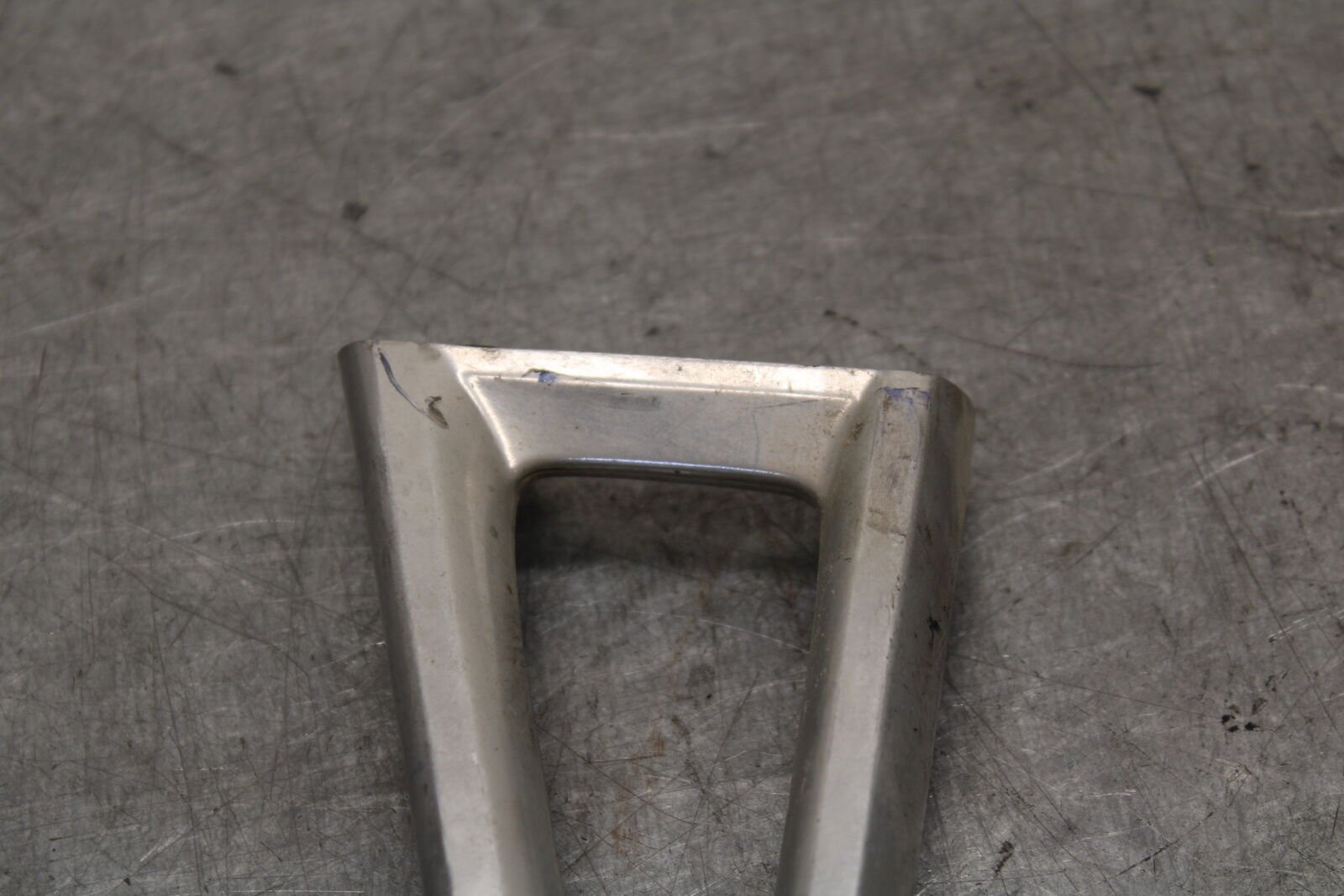 08-09 YAMAHA YZF R6S LEFT REAR BACK PASSENGER PEG  BB690