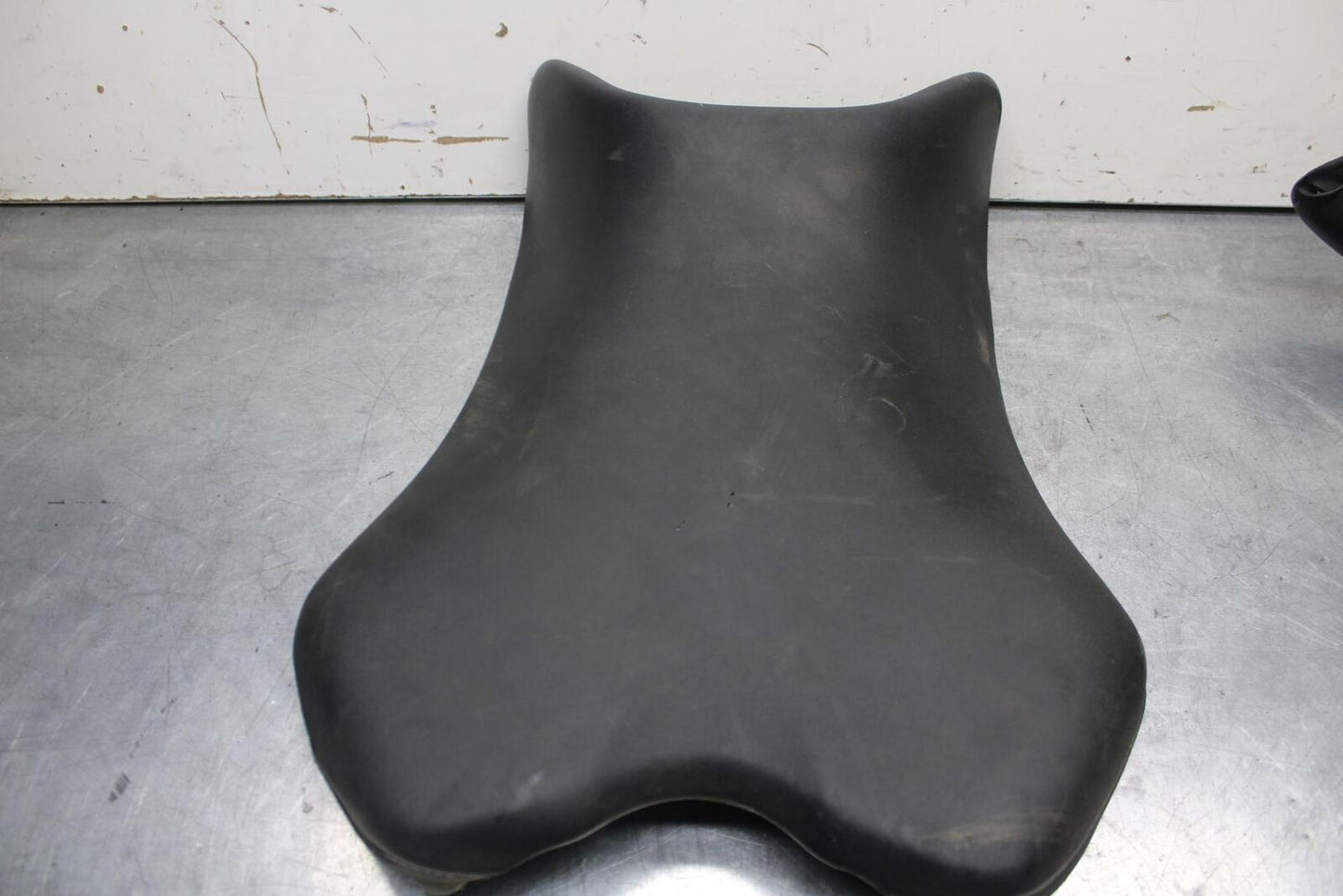 07-08 YAMAHA YZF R1 FRONT DRIVERS SEAT PAD SADDLE PILLION 4C8-24710-00-00 BB622