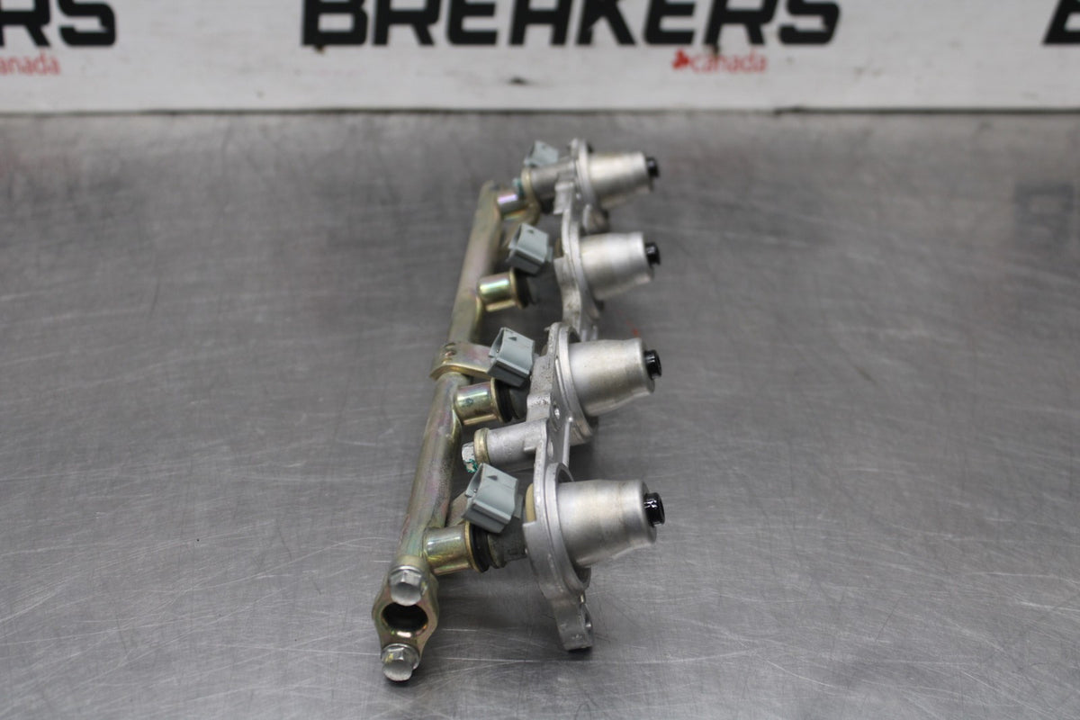 05-06 HONDA CBR600RR SECONDARY FUEL INJECTORS TOP AIRBOX GAS RAIL BB945
