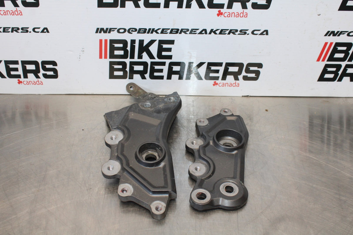 22-25 YAMAHA YZF R7 LEFT RIGHT REARSET REAR SET BRACKETS MOUNTS BB176