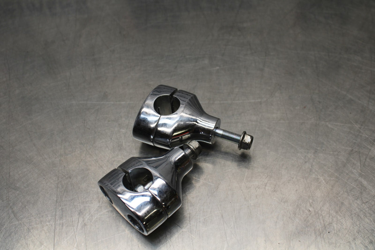 08 KAWASAKI VULCAN 900 HANDLEBAR RISERS BB184