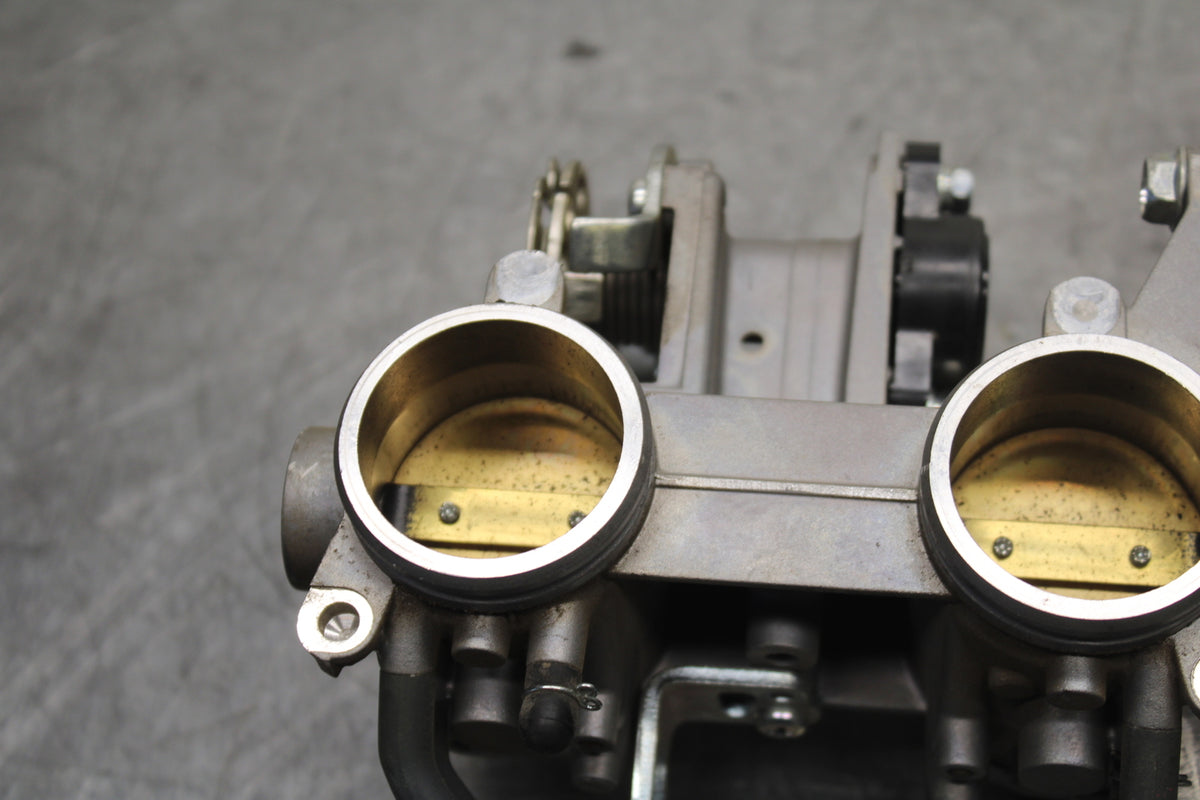 14-17 YAMAHA FZ09 MAIN FUEL INJECTORS / THROTTLE BODIES BB111