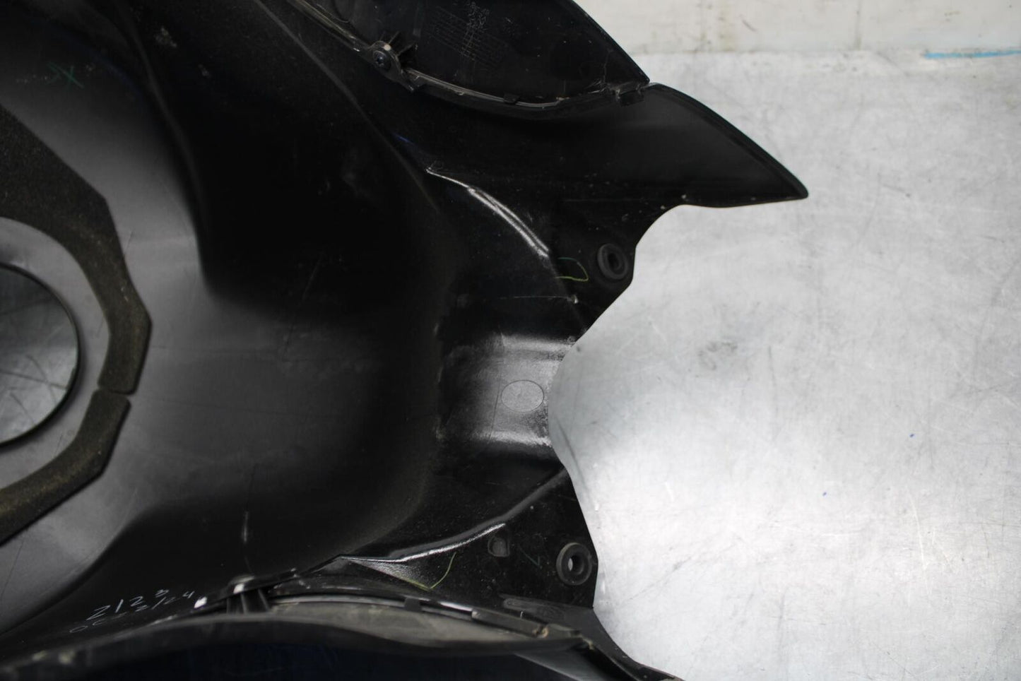 06-07 HONDA CBR1000RR GAS TANK FUEL CELL COVER FAIRING COWL BB464