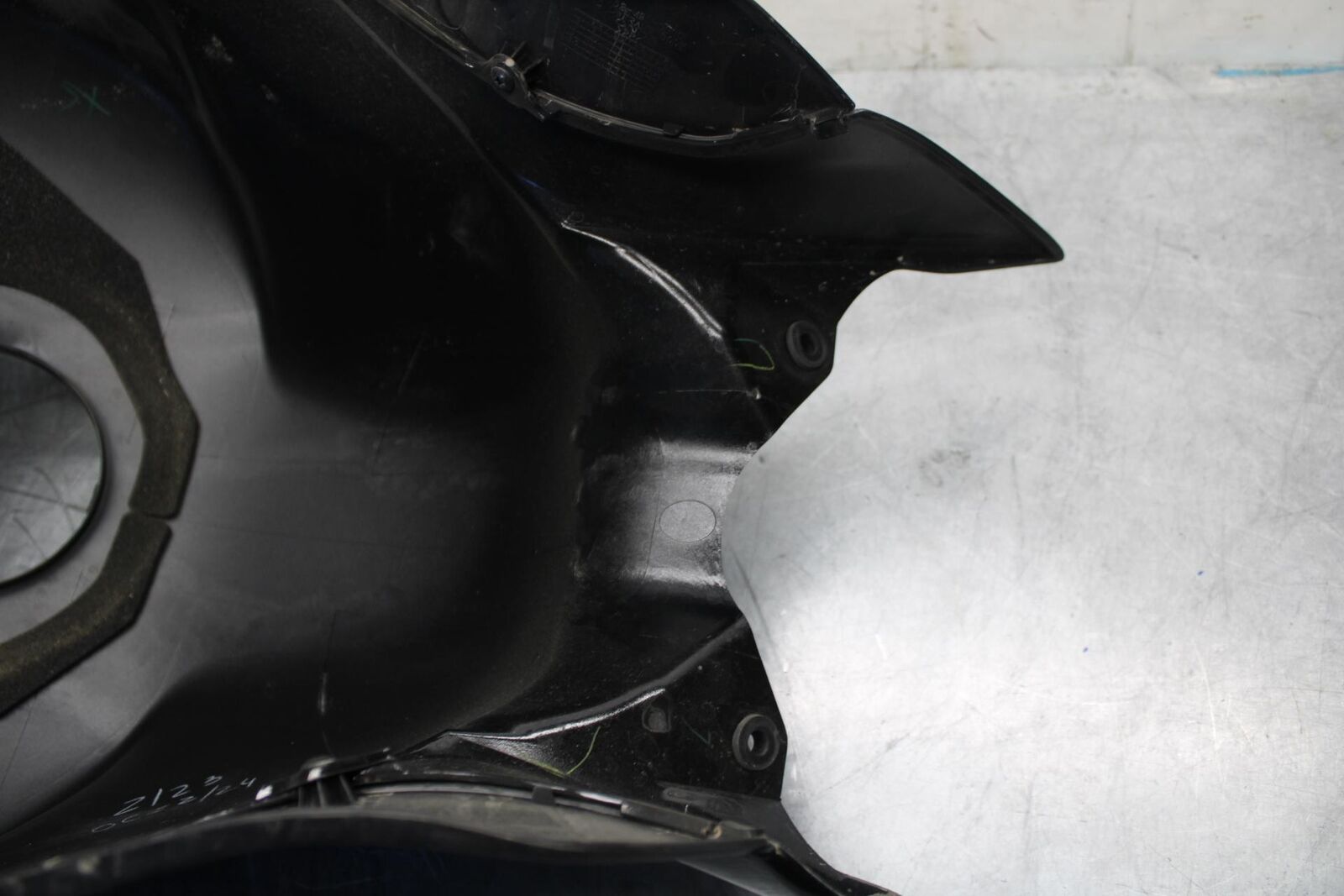 06-07 HONDA CBR1000RR GAS TANK FUEL CELL COVER FAIRING COWL BB464