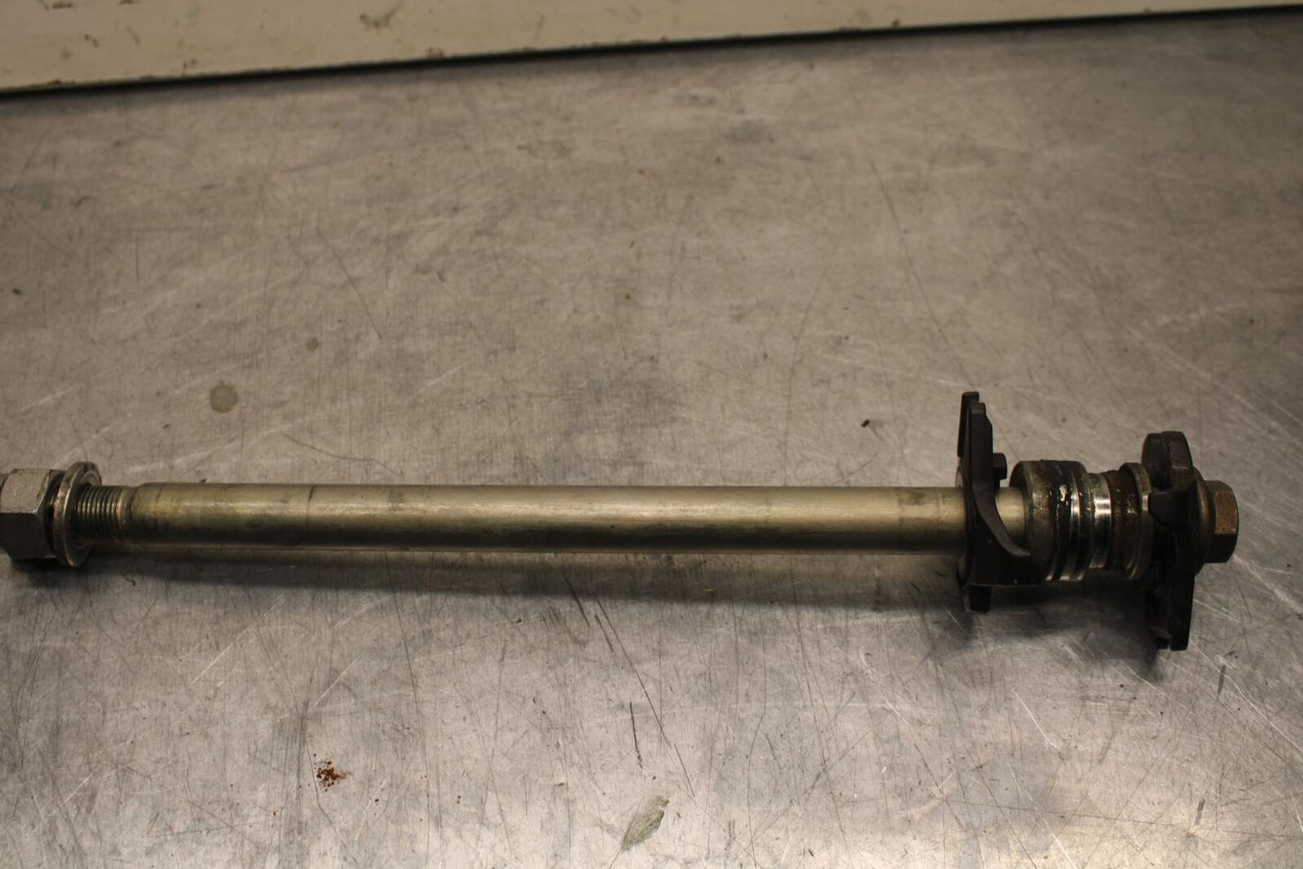 12-17 KAWASAKI ER-6N Z650 REAR AXLE BACK WHEEL RIM PIVOT BOLT AXEL BB607