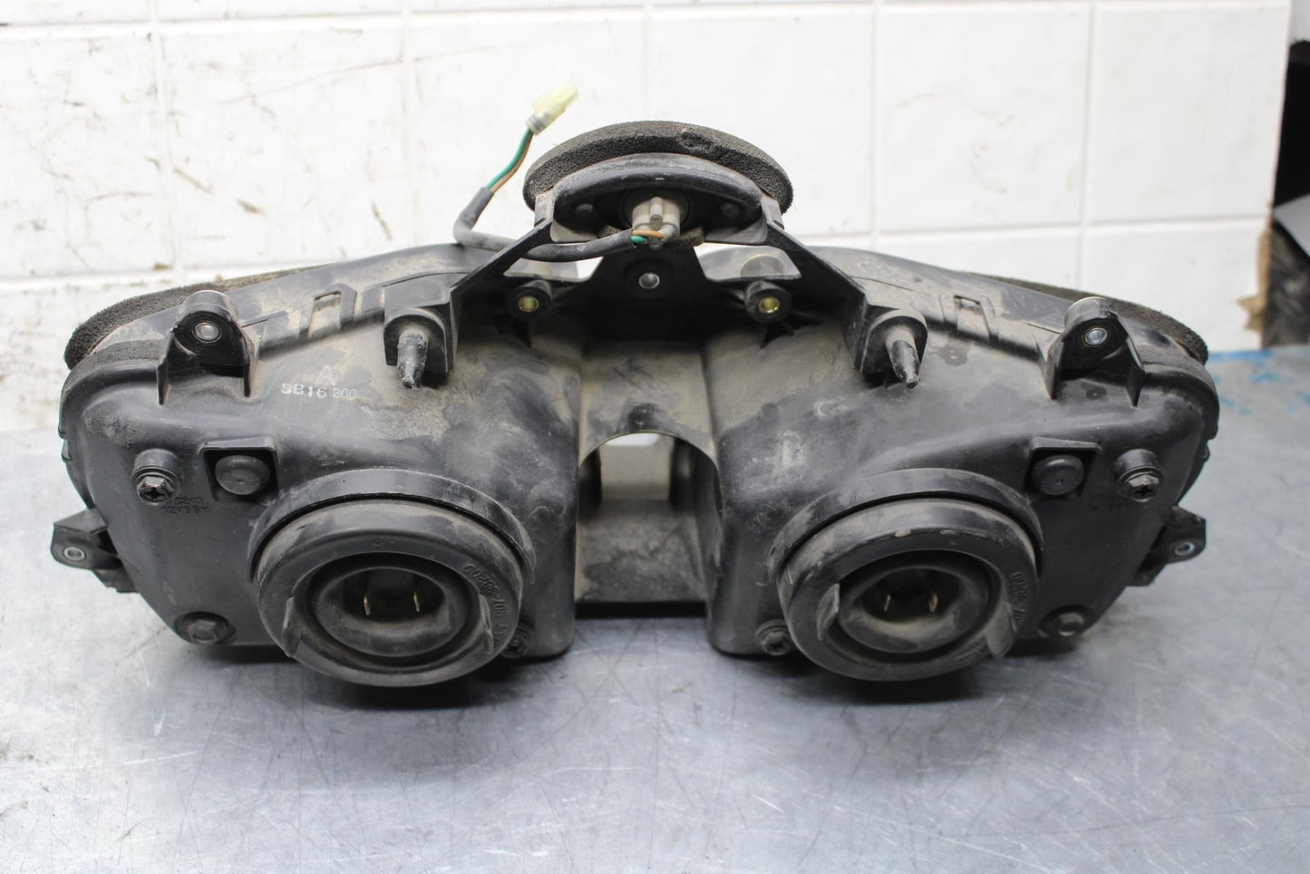 2005 Honda CBR600RR FRONT HEADLIGHT HEAD LIGHT LAMP 33100-MEE-A01 BB564
