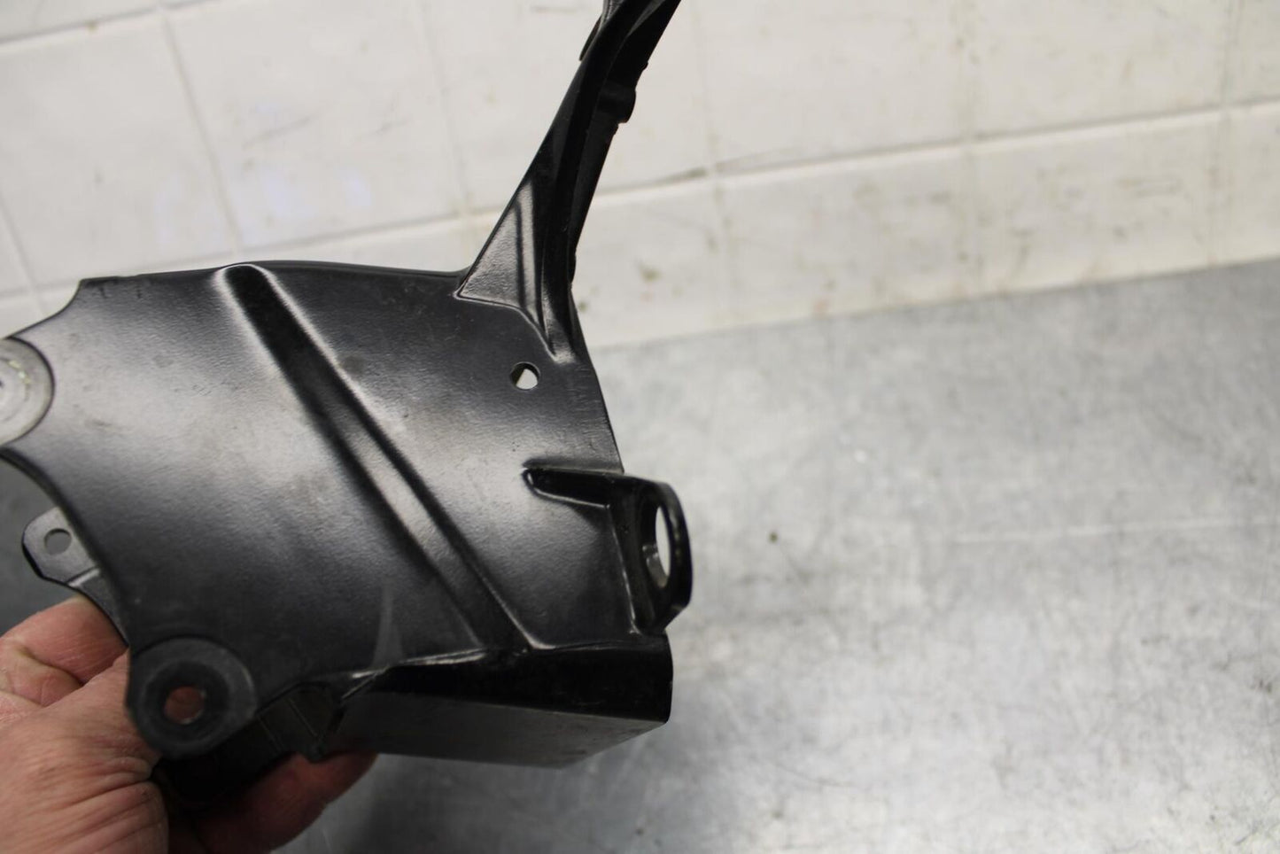 07 YAMAHA YZF R6 2c0 FAIRING MIRROR GAUGES STAY BRACKET 2C0-28356-00-00 BB75