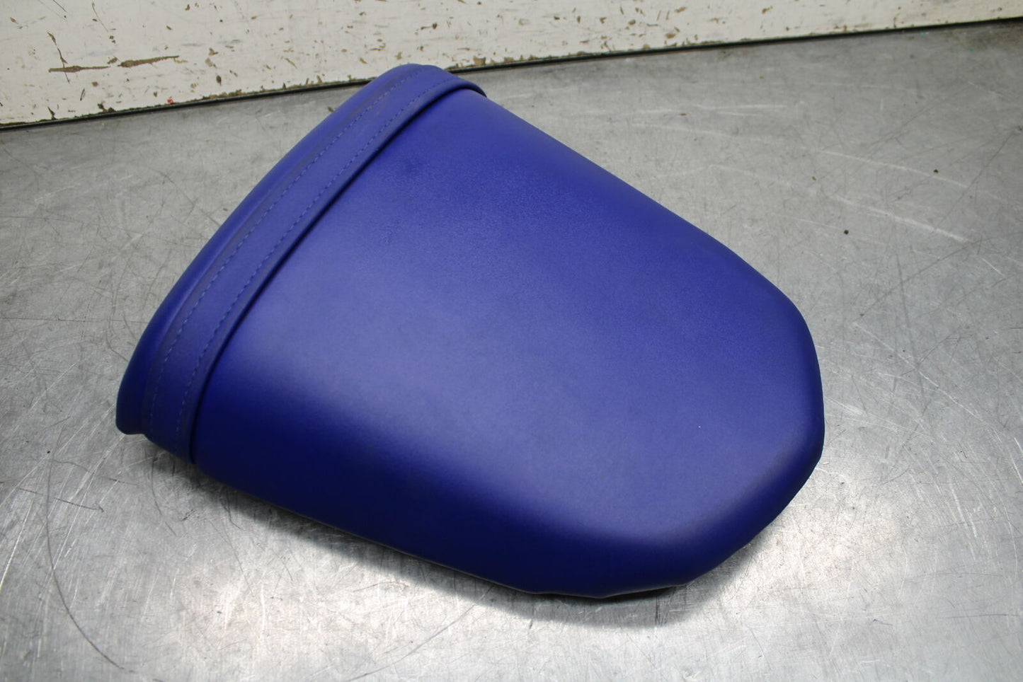 05-06 SUZUKI GSXR1000 REAR BACK PASSENGER TANDEM SEAT PAD SADDLE PILLION BB172