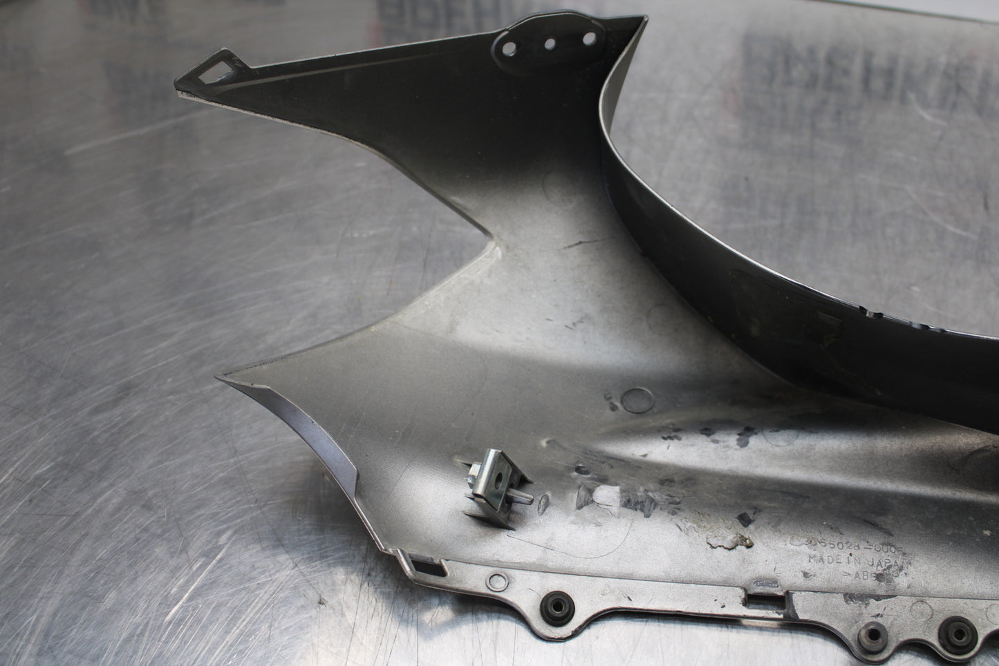 04-05 KAWASAKI NINJA ZX10R RIGHT FRONT UPPER NOSE FAIRING COWL SHROUD BB163