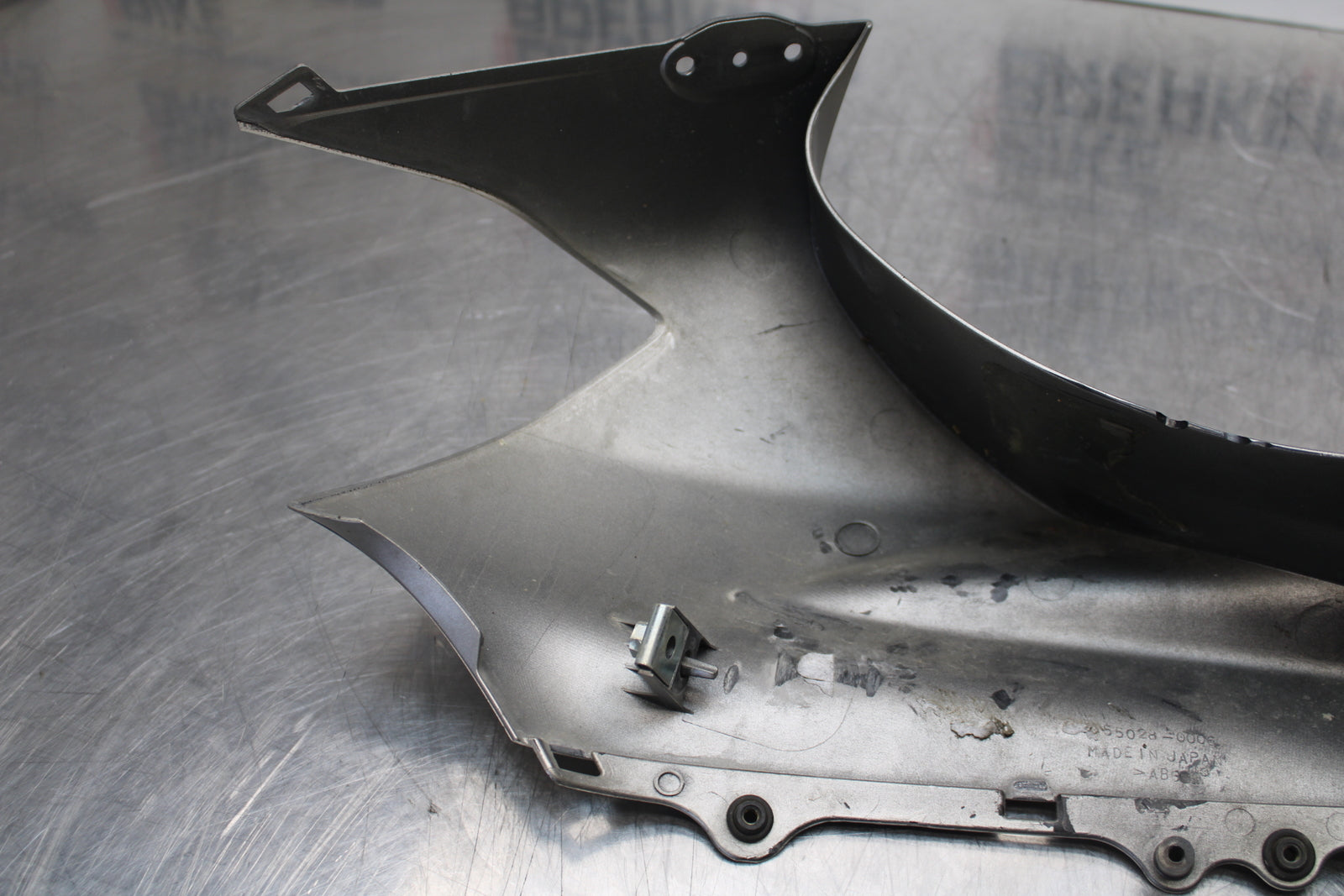 04-05 KAWASAKI NINJA ZX10R RIGHT FRONT UPPER NOSE FAIRING COWL SHROUD BB163