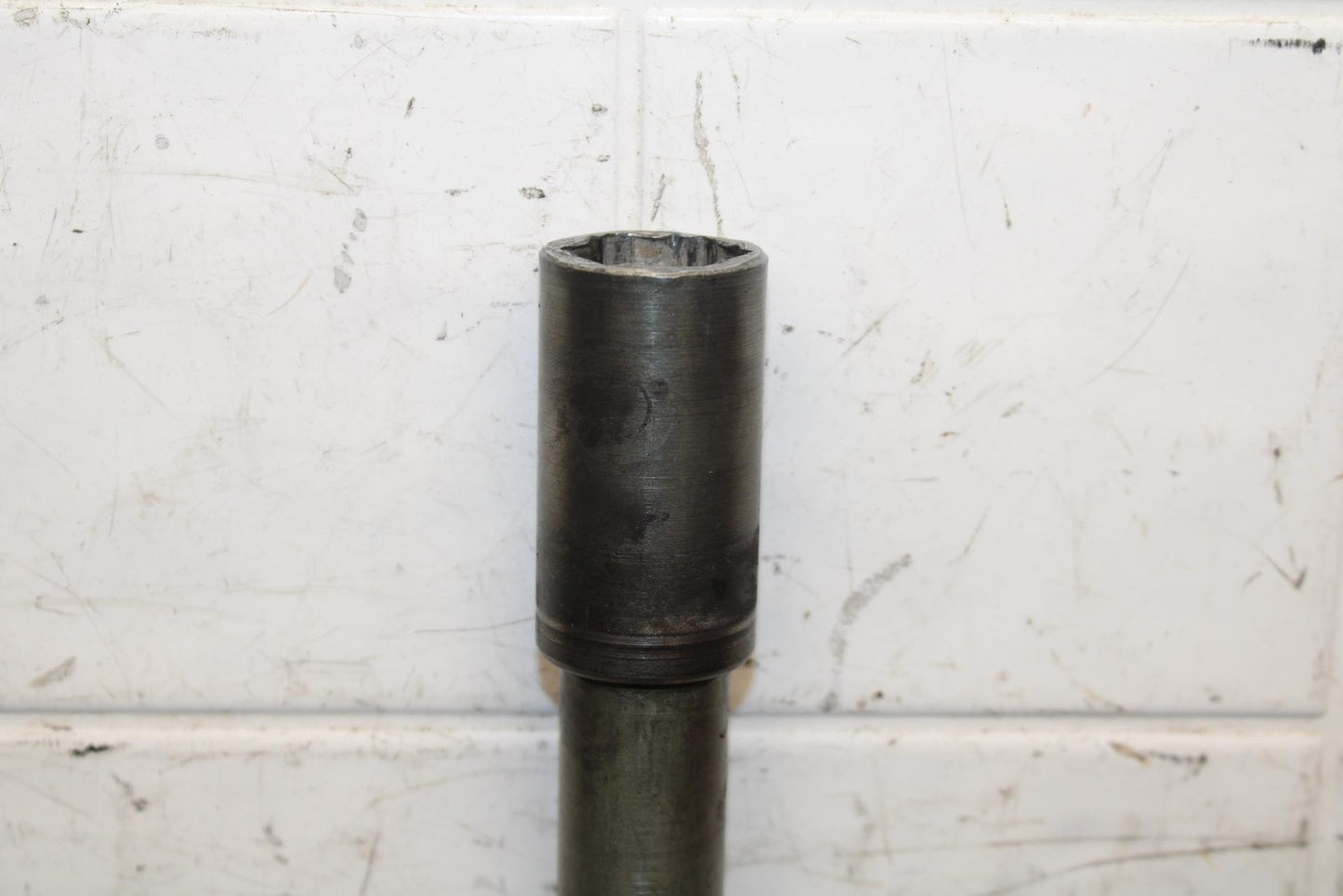 2001 Suzuki GSXR750 FRONT WHEEL RIM AXLE BOLT 54711-35F00 54711-35F10  BB553