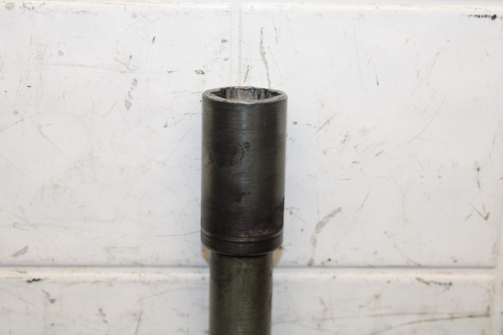 2001 Suzuki GSXR750 FRONT WHEEL RIM AXLE BOLT 54711-35F00 54711-35F10  BB553