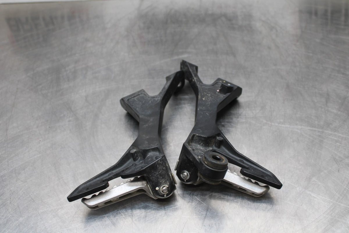 18-23 KAWASAKI NINJA 400 EX400 ABS REAR BACK PASSENGER PEG SET PAIR BB177