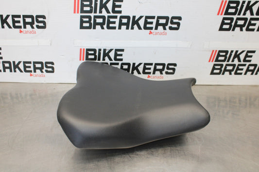 23-26 KAWASAKI NINJA ZX4RR FRONT DRIVERS SEAT PAD SADDLE PILLION BB898