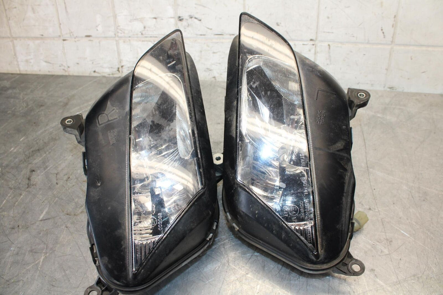 2011 Honda CBR600RR FRONT HEADLIGHT HEAD LIGHT LAMP PAIR BB520