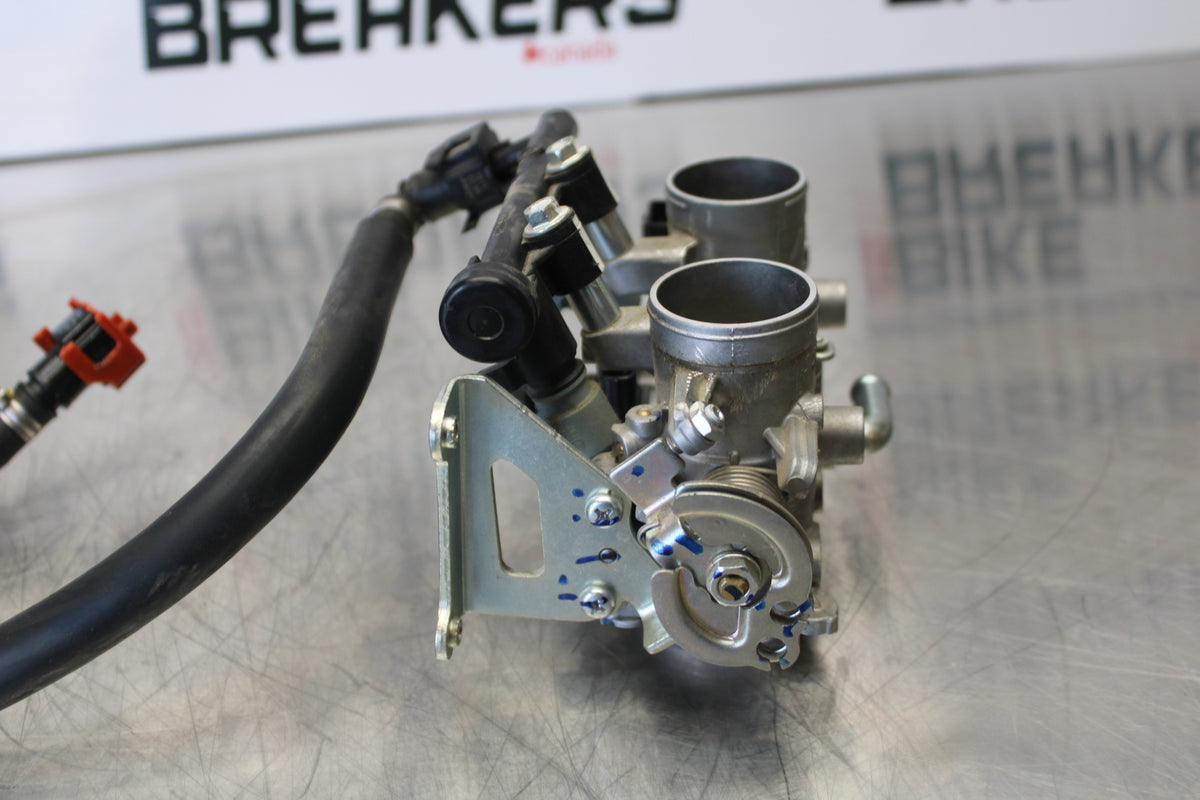 23 YAMAHA YZF R3 MAIN FUEL INJECTORS / THROTTLE BODIES BB147