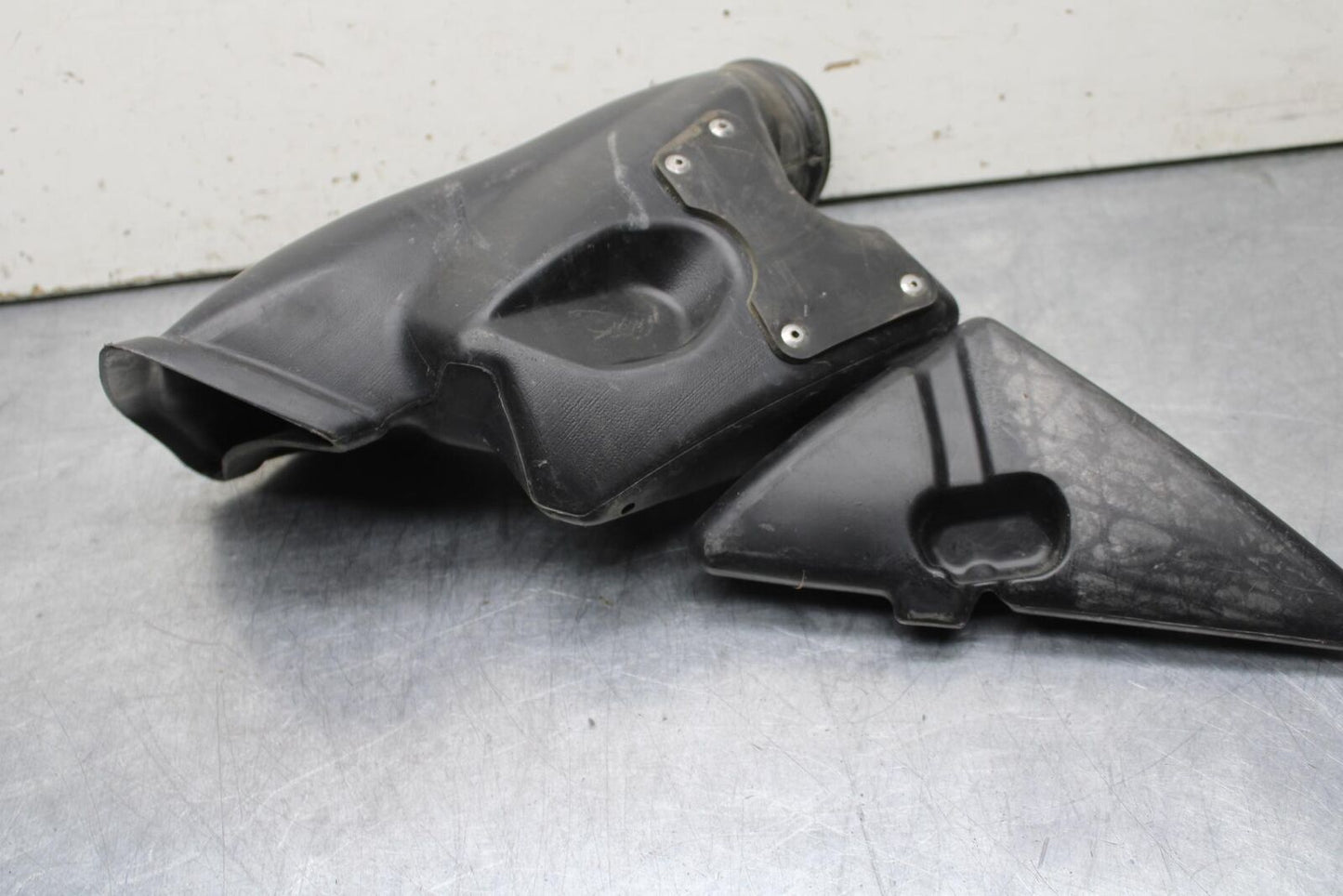 03-04 HONDA CBR600RR LEFT AIR INTAKE DUCT TUBE BB628