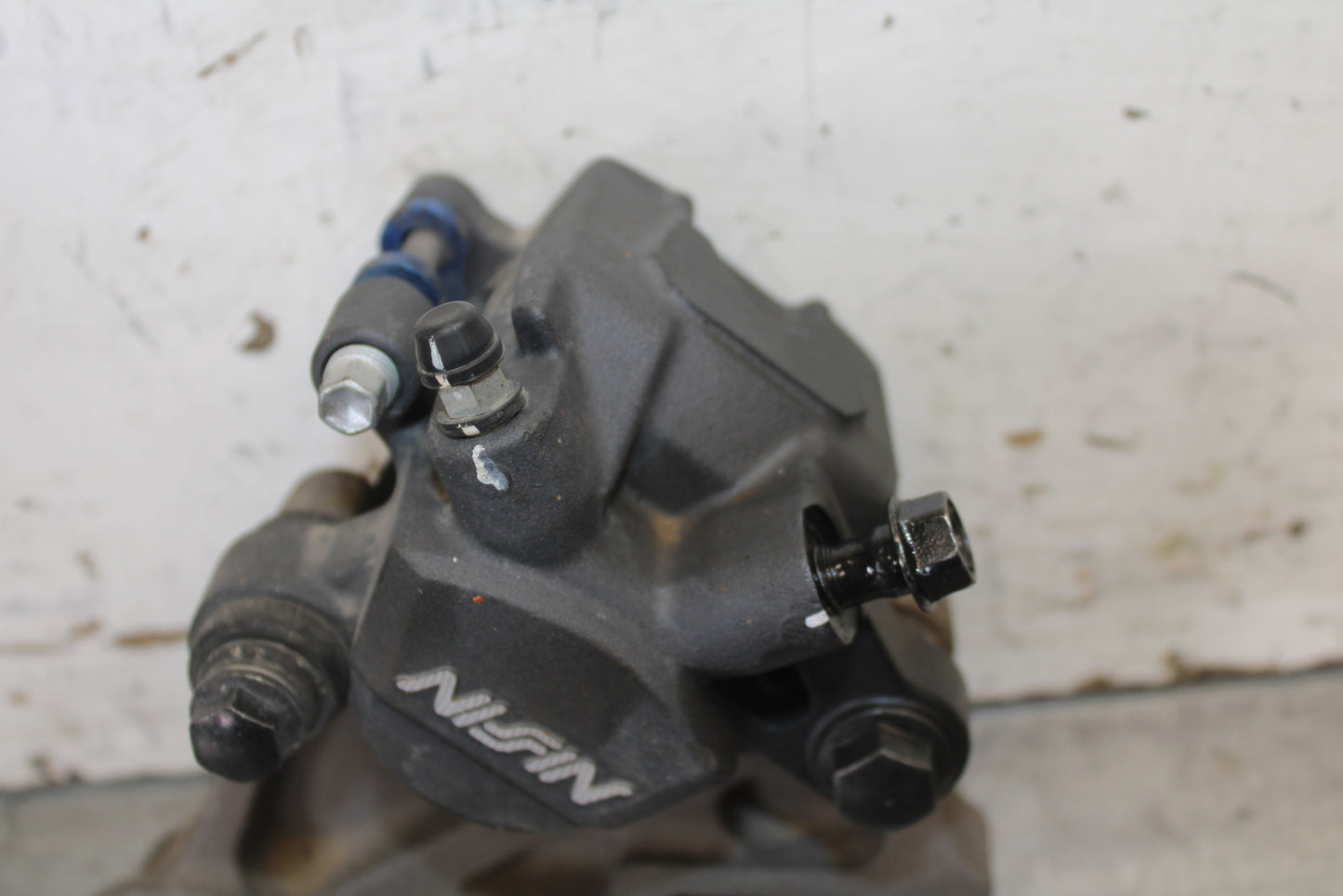 13-15 HONDA CBR500R REAR BACK BRAKE CALIPER W MOUNT BRACKET 43150-MGZ-J01 BB704