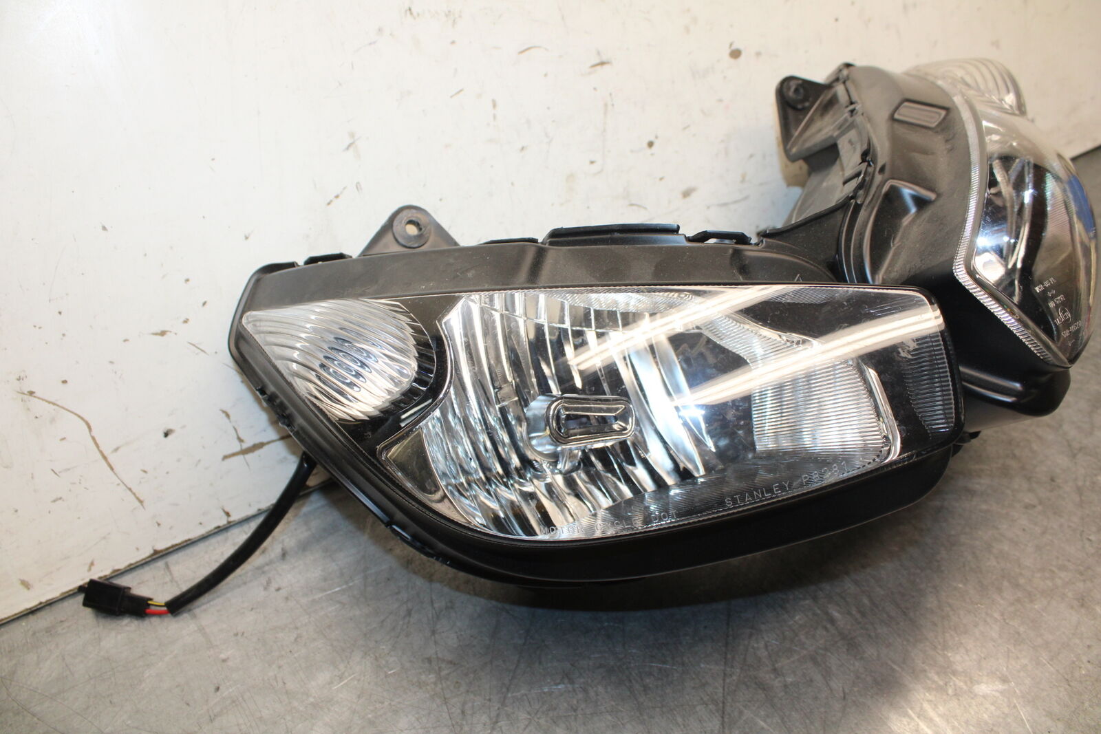11-12 KAWASAKI NINJA 400 EX400 C FRONT HEADLIGHT HEAD LIGHT LAMP BB358