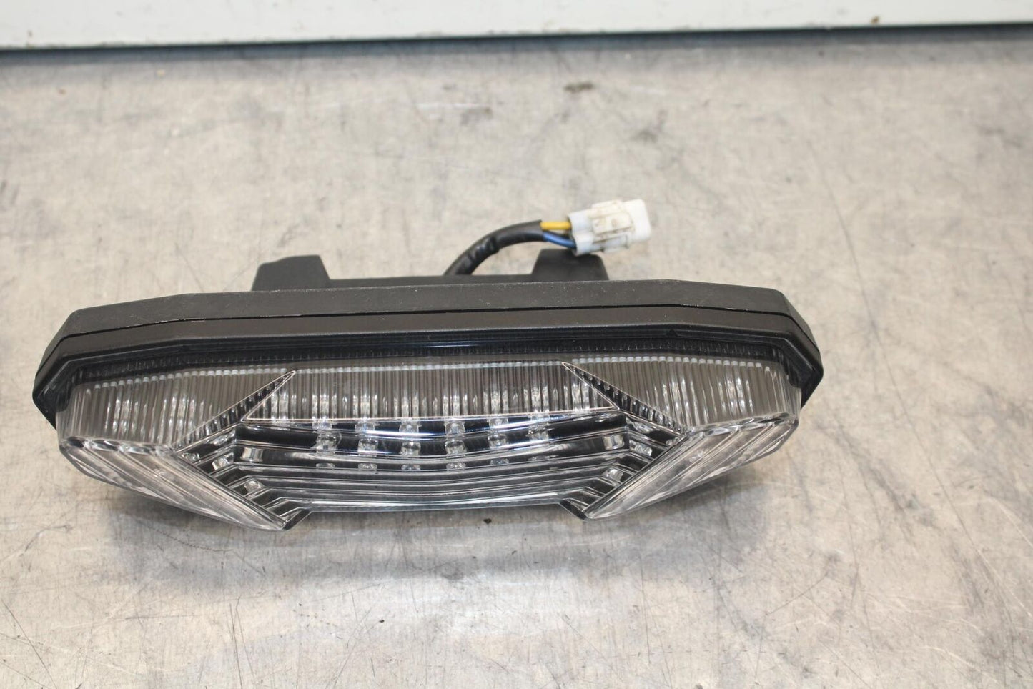 2014 Yamaha FZ09 REAR TAIL TAILLIGHT BACK BRAKE LIGHT 1RC-84700-00-00 BB81
