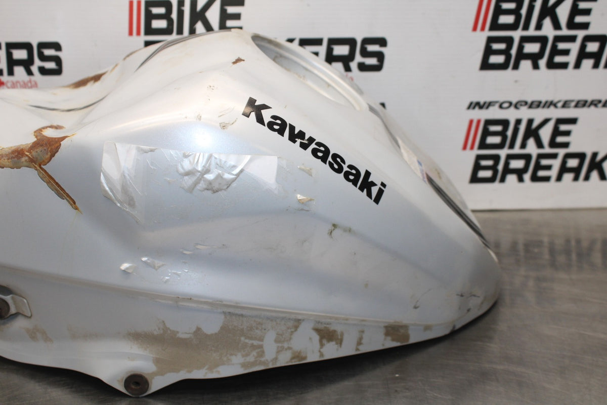 23-26 KAWASAKI NINJA ZX4RR GAS TANK FUEL CELL PETROL RESERVOIR BB872