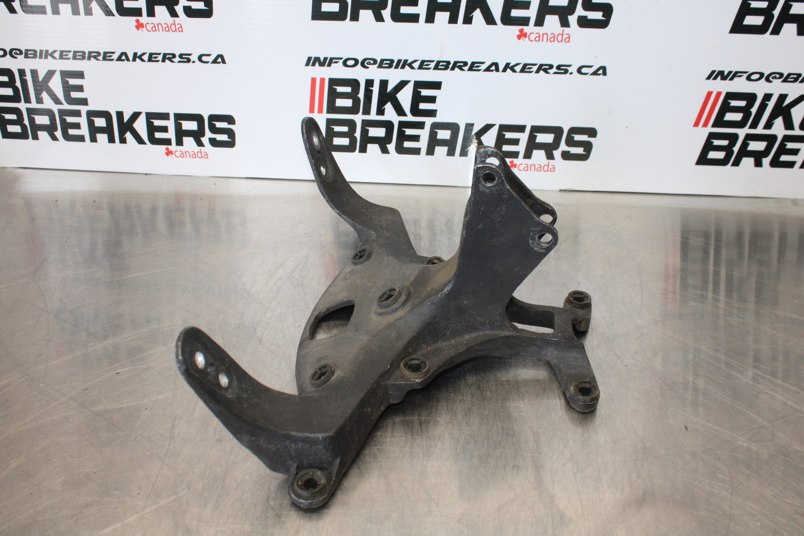 07-08 YAMAHA YZF R1 UPPER FAIRING MIRROR GAUGES STAY BRACKET BB160