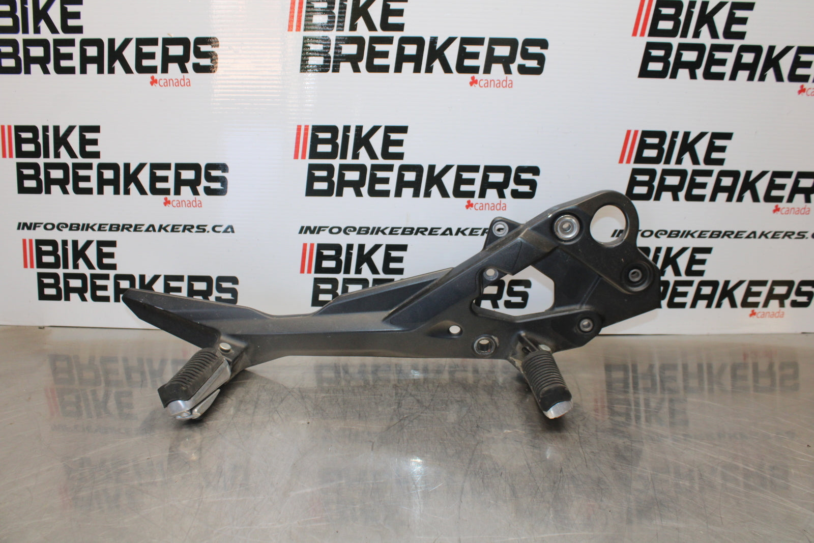 09-15 YAMAHA FZ6R RIGHT REARSET REAR SET DRIVER FOOT PEG REST STOP BB161