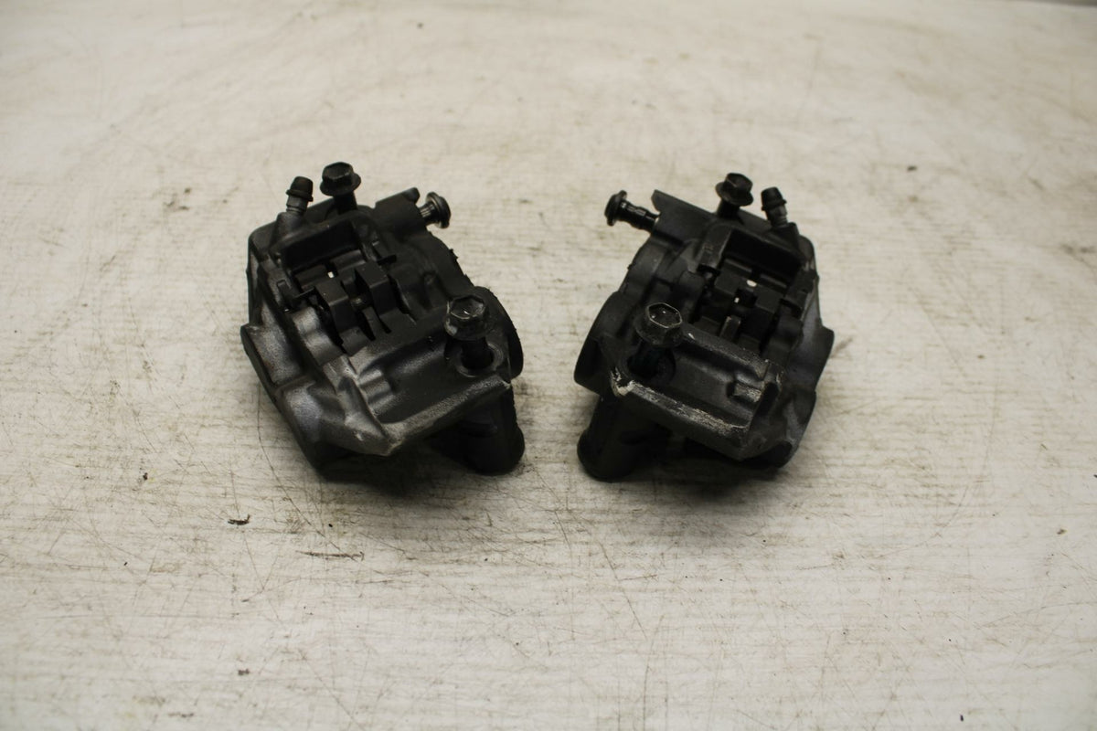 15 YAMAHA FZ09 RIGHT LEFT FRONT BRAKE CALIPER SET PAIR CALIPERS BB367