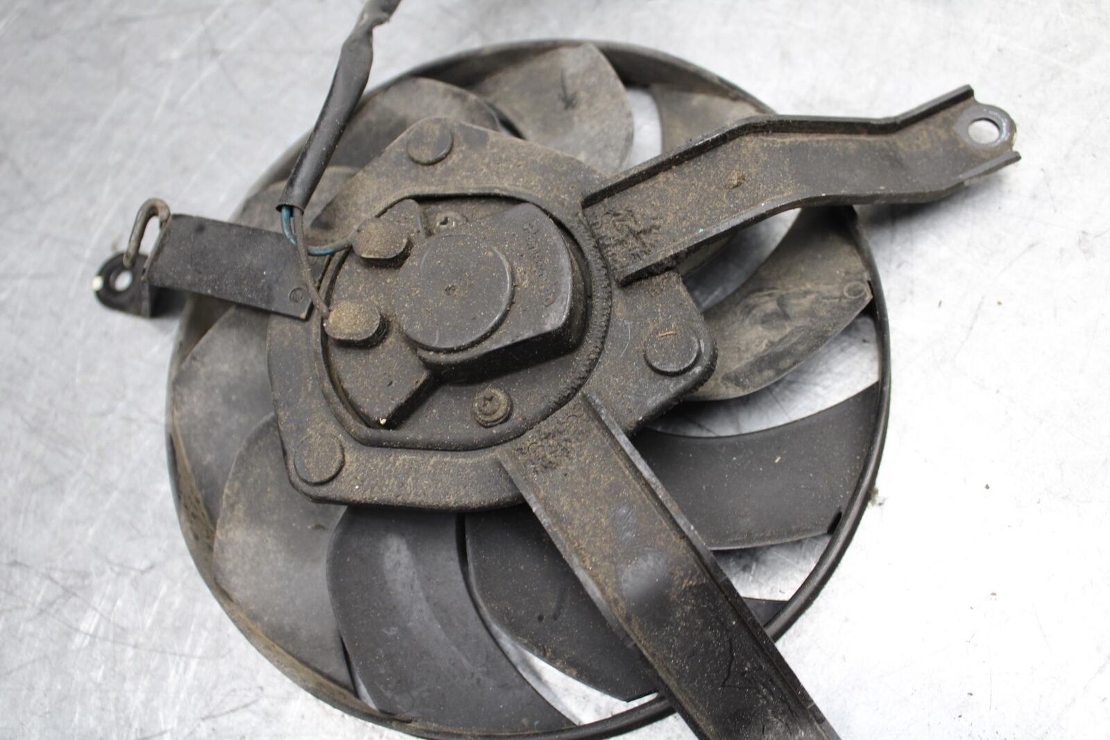 17 KAWASAKI Z900 ZR900 ENGINE RADIATOR COOLING FAN 59502-0614 BB549