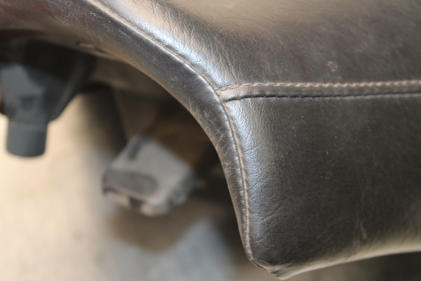 05-06 SUZUKI BOULEVARD M50 FRONT SEAT 45100-10F00-R22 45100-41F02-48H BB671