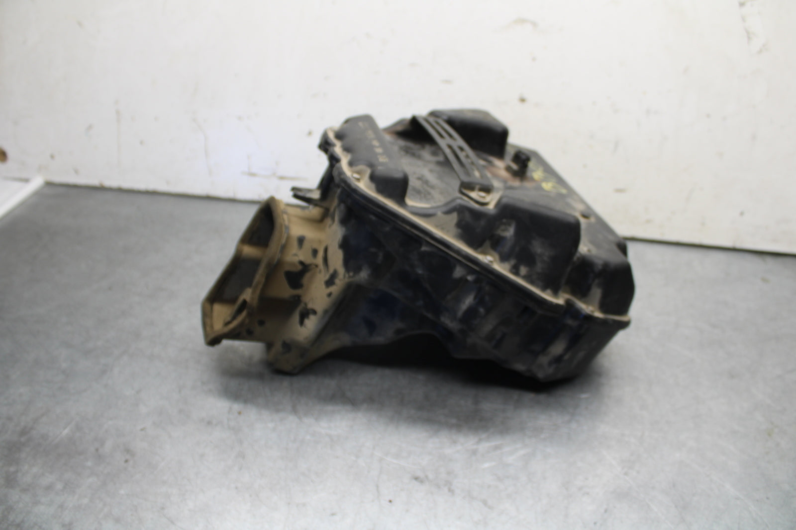 09-11 TRIUMPH DAYTONA 675 AIRBOX AIR INTAKE FILTER BOX BB652