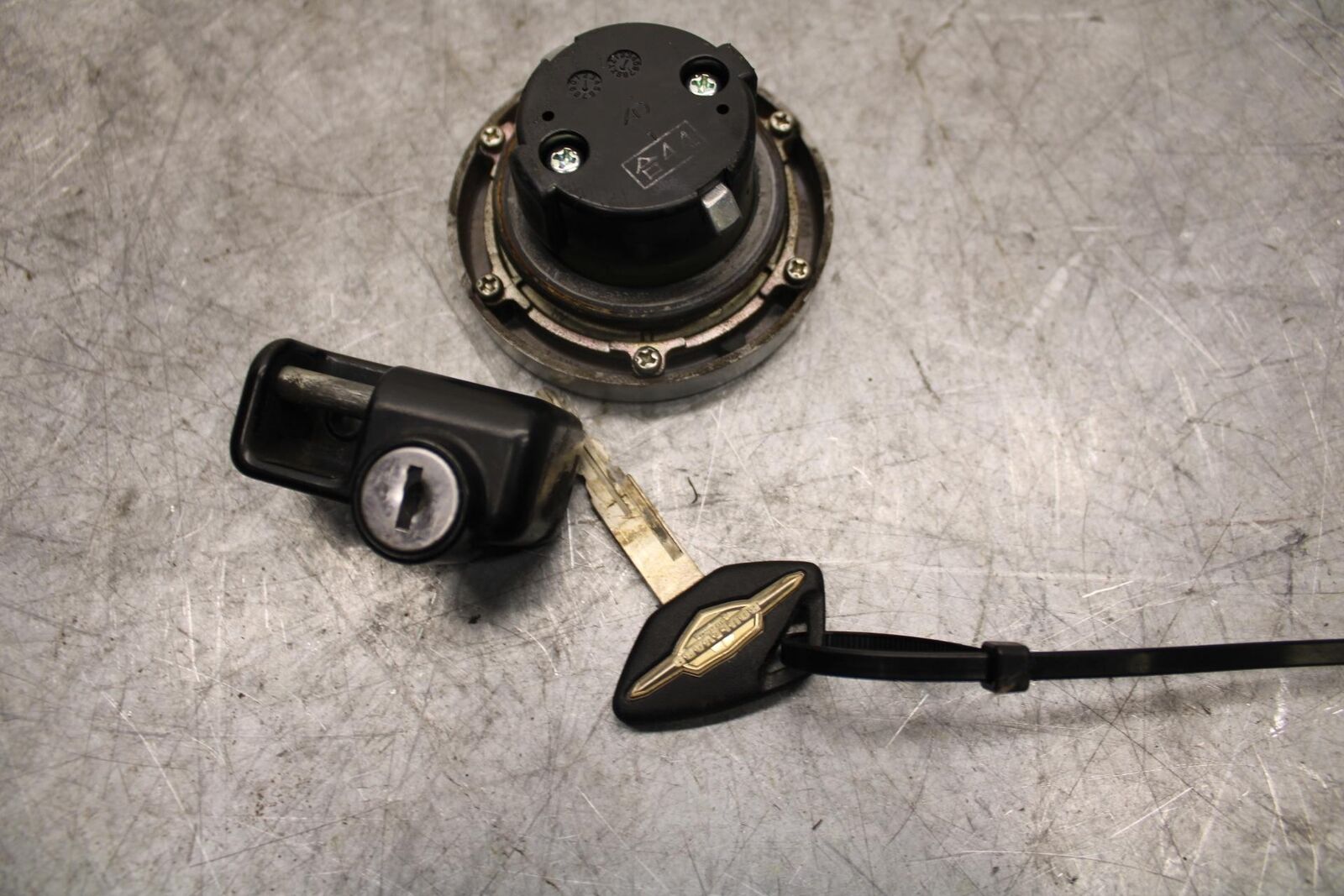 2007 Suzuki Boulevard M50B FUEL TANK GAS CAP  BB537