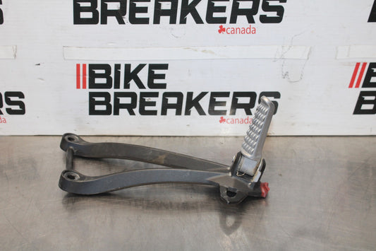 24 KAWASAKI NINJA ZX6R ZX636 ABS 40TH ANNIVERSARY RIGHT REAR BACK PEG BB911