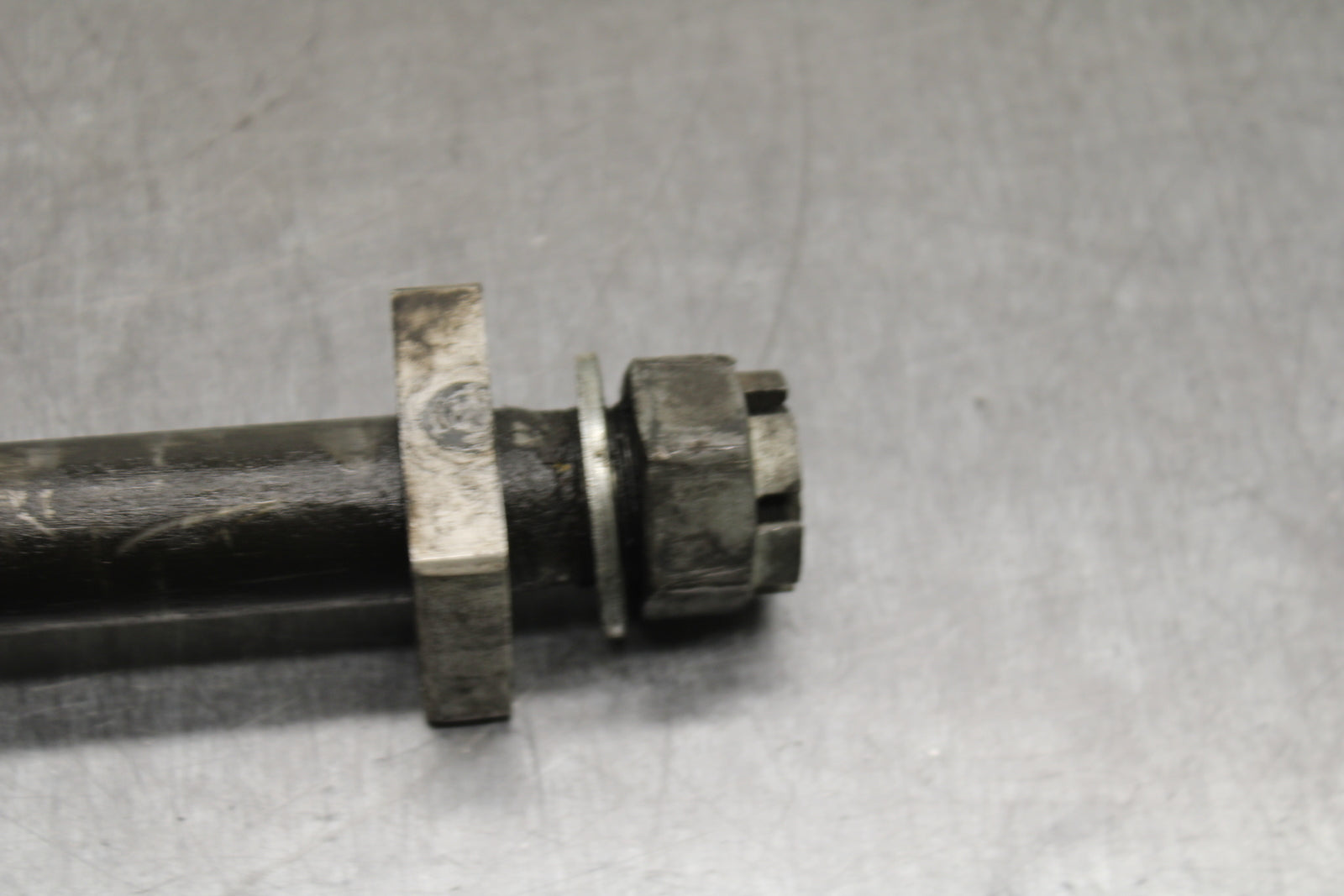 00-02 KAWASAKI NINJA ZX6R REAR AXLE BACK WHEEL RIM PIVOT BOLT AXEL BB750