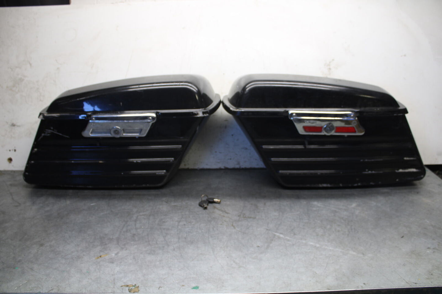 05-09 SUZUKI BOULEVARD C90 SIDE CARGO LUGGAGE SADDLEBAG BAG COMPARTMENT BB692