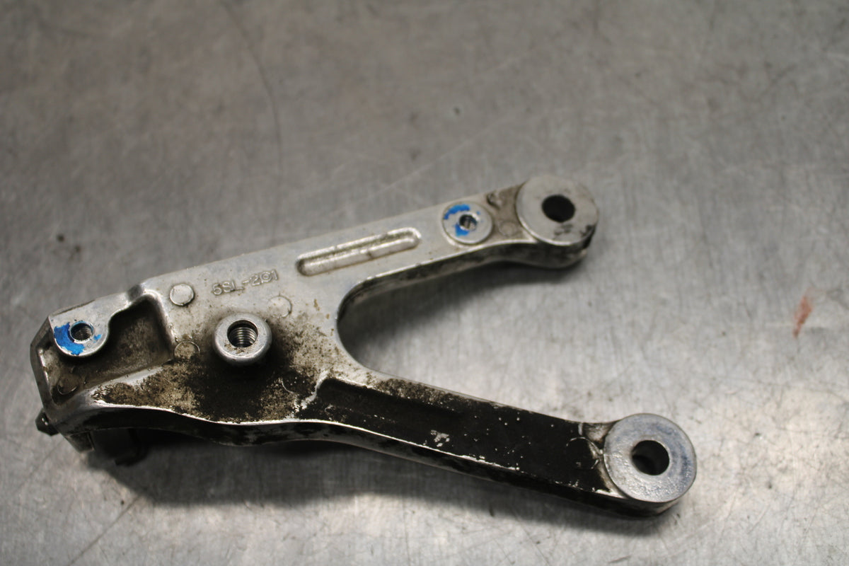 03-05 YAMAHA YZF R6  LEFT REARSET REAR SET DRIVER FOOT PEG BRACKET MOUNT BB132