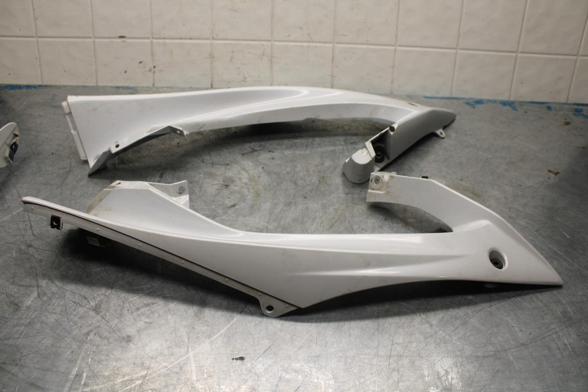 08-16 YAMAHA YZF R6  FRONT UPPER MID SIDE FAIRING COWL PLASTIC BB443
