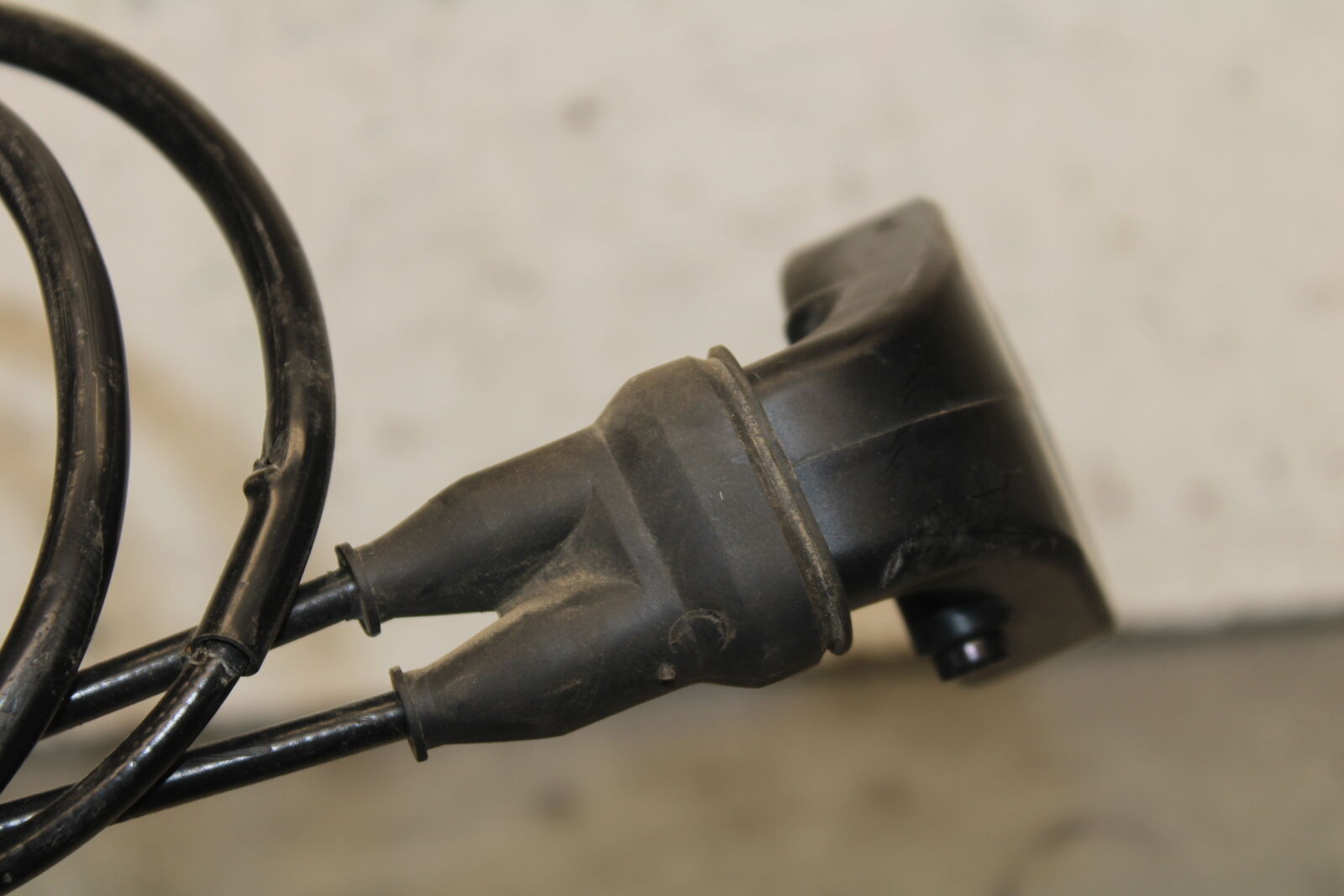 19-23 KAWASAKI NINJA ZX6R THROTTLE CABLE LINE HOUSING GUIDE BB701