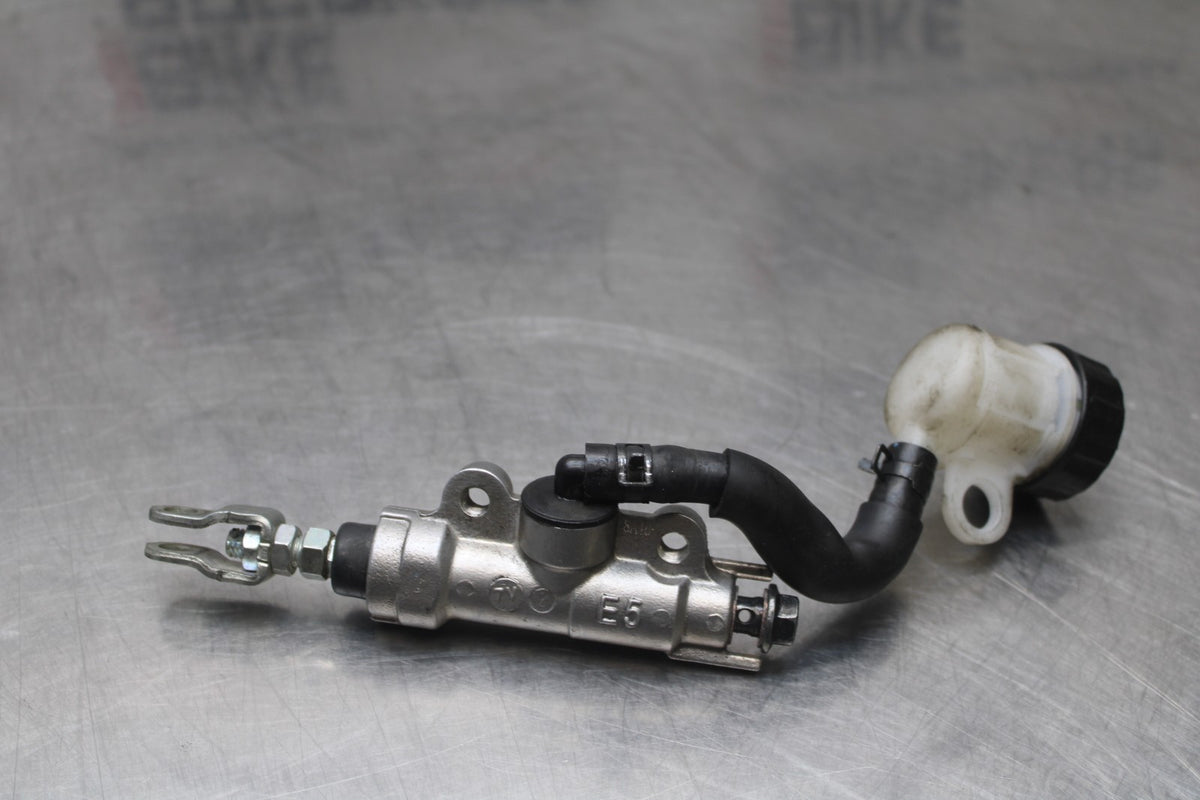 17-18 YAMAHA YZF R3 REAR BACK BRAKE MASTER CYLINDER W RESERVOIR BB788