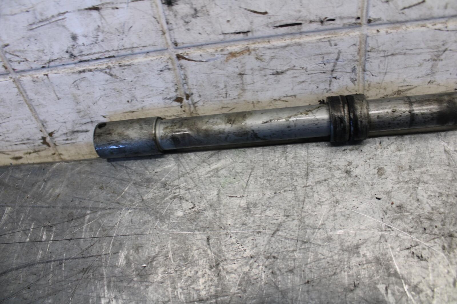 2007 Honda CBR600RR FRONT WHEEL RIM AXLE PIVOT BOLT 44301-MFJ-D00 BB536