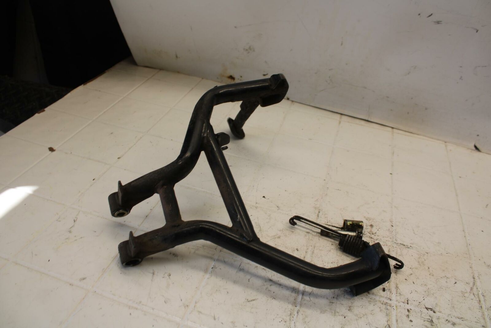 06-07 SUZUKI BANDIT 1200S ABS CENTER MAIN STAND BB21