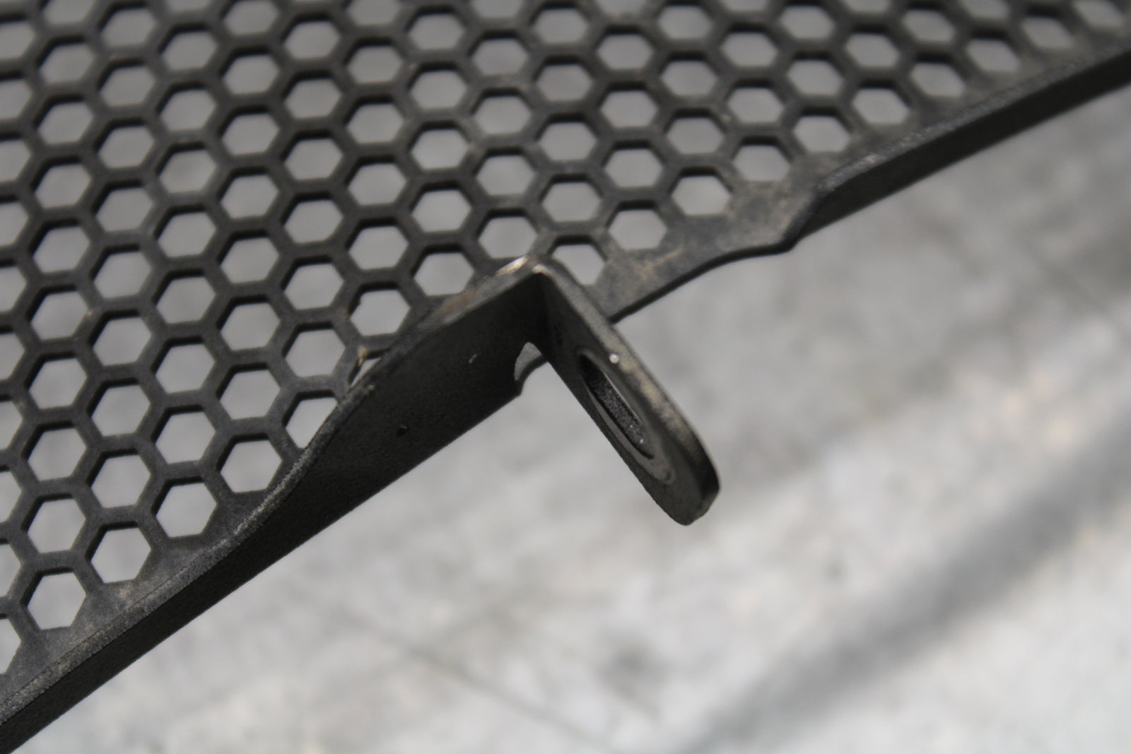 16 KAWASAKI NINJA ZX10R COOLANT RADIATOR GUARD GRILLE BB650