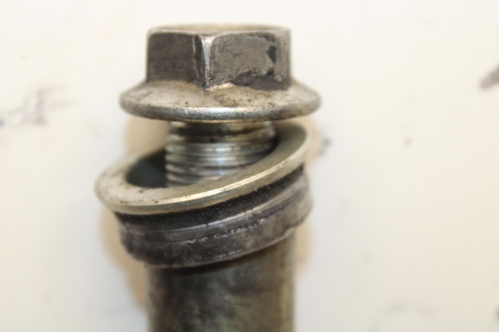 2011 Suzuki GSXR1000 FRONT WHEEL RIM AXLE PIVOT BOLT 54711-41G10 BB96