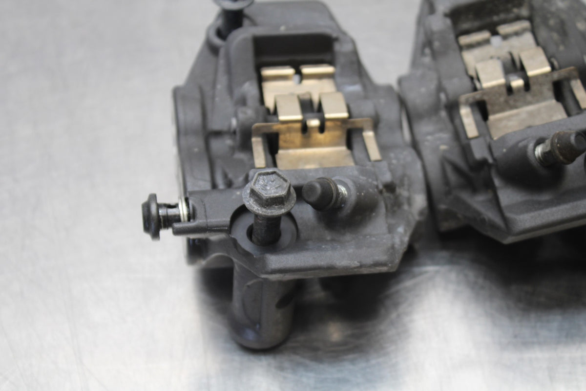22-25 YAMAHA YZF R7 RIGHT LEFT FRONT BRAKE CALIPER SET PAIR CALIPERS BB182